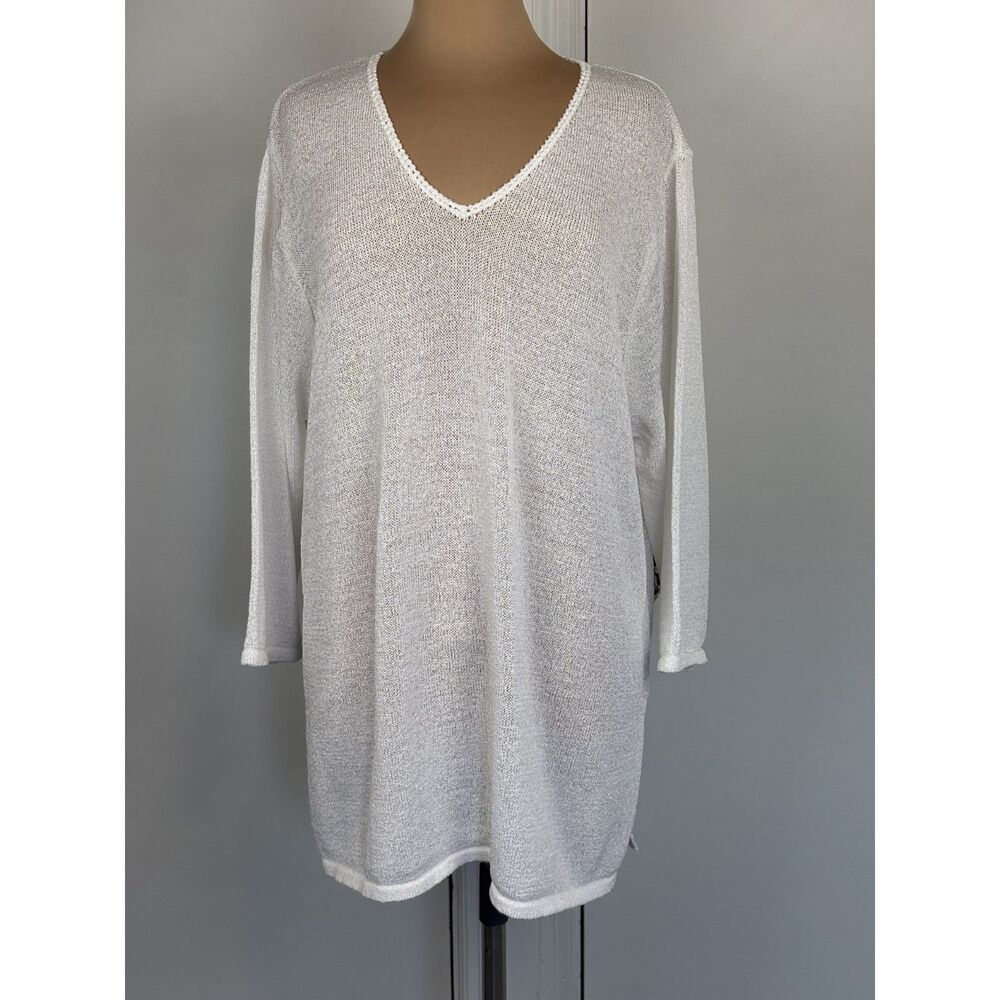 Venezia Jeans Clothing Co. V-neck white knit sweater 22/24